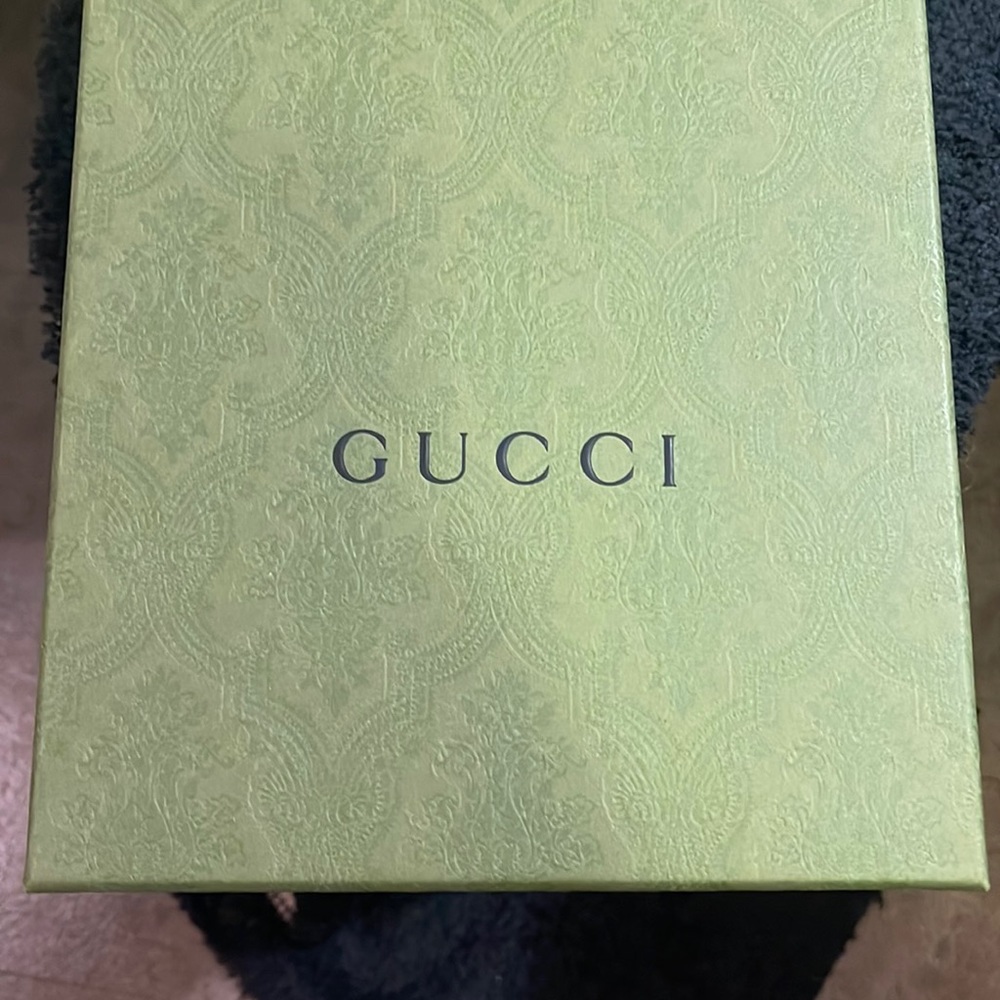 Gucci box from size 10 sandals, no sandals included!
